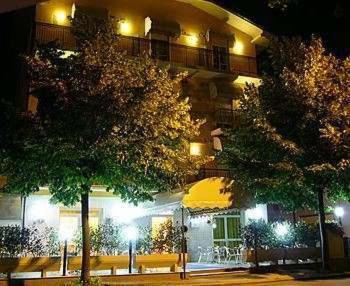 Hotel Palladio مونتيكاتيني تيرمي المظهر الخارجي الصورة
